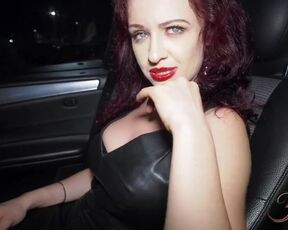 Keep focussed, taxi driver!