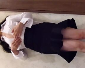 A Perverted Mature Woman Standing and Masturbating, Her Love Juices Flow and Can't Stop